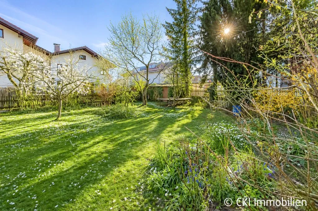 Immobilienangebot - Krailling - Grundstücke - Krailling im Würmtal
Sonniges Grundstück mit idyllischem Isartaler Holzhaus und gutem Baurecht