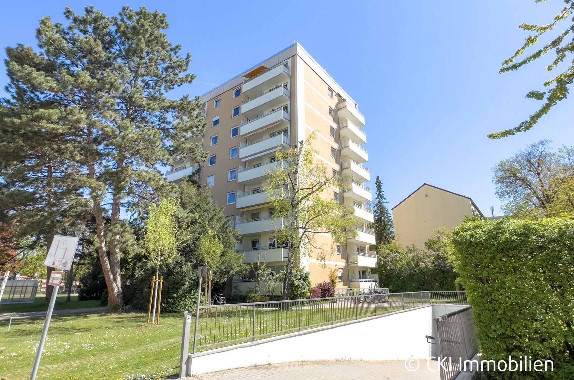 Immobilienangebot - München - Alle - U-Bahn-Nähe! 
Gepflegte 2 Zi- Wohnung mit Südbalkon
in München - Laim