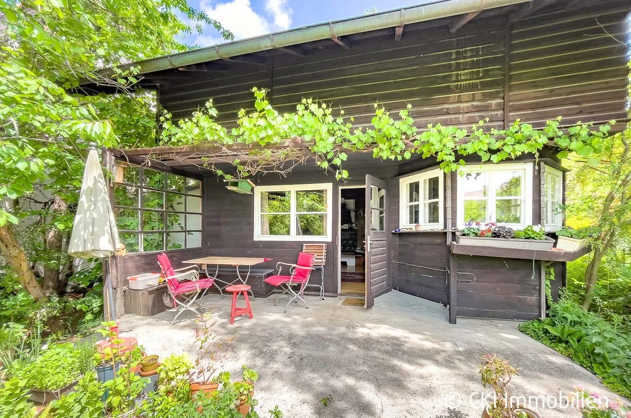 Immobilienangebot - Krailling - Alle - Krailling im Würmtal - Charmantes Isartaler Holzhaus auf sonnigem Südwest-Grundstück mit Potenzial