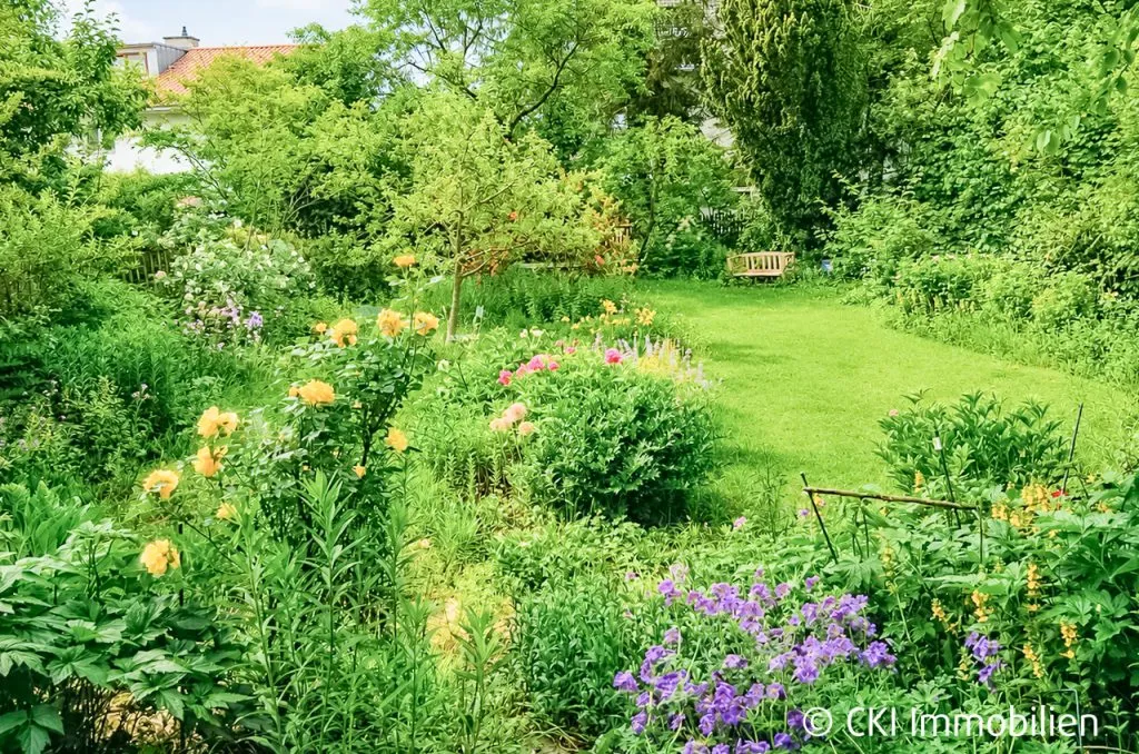 Immobilienangebot - Krailling - Alle - Krailling im Würmtal - Charmantes Isartaler Holzhaus auf sonnigem Südwest-Grundstück mit Potenzial