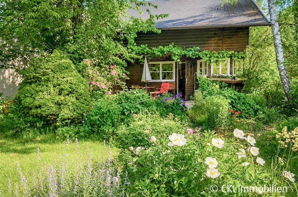 Immobilienangebot - Krailling - Alle - Krailling im Würmtal - Charmantes Isartaler Holzhaus auf sonnigem Südwest-Grundstück mit Potenzial