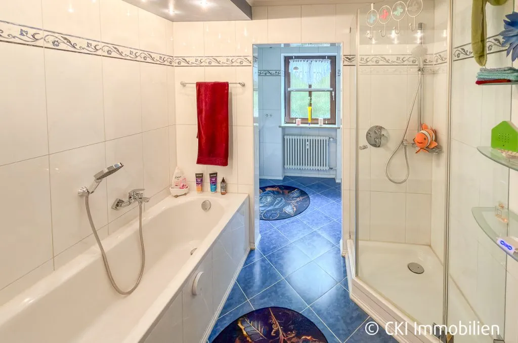 Immobilienangebot - Münsing - Alle - Nähe Starnberger See! Wohnhaus mit 2 vermieteten Wohneinheiten auf großem, sonnigen Grundstück