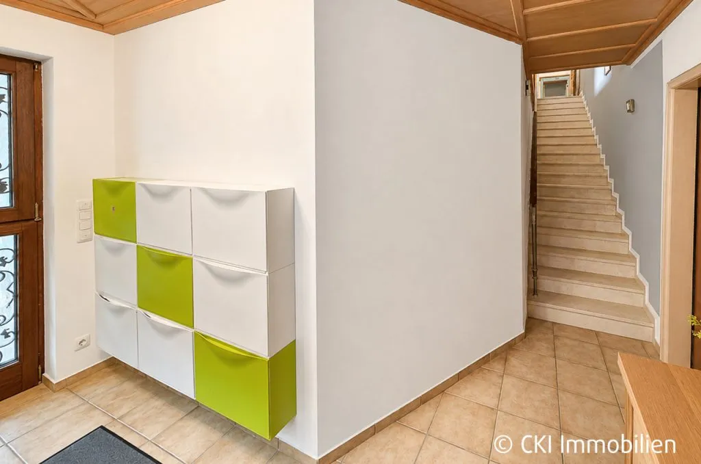Immobilienangebot - Münsing - Alle - Nähe Starnberger See! Wohnhaus mit 2 vermieteten Wohneinheiten auf großem, sonnigen Grundstück