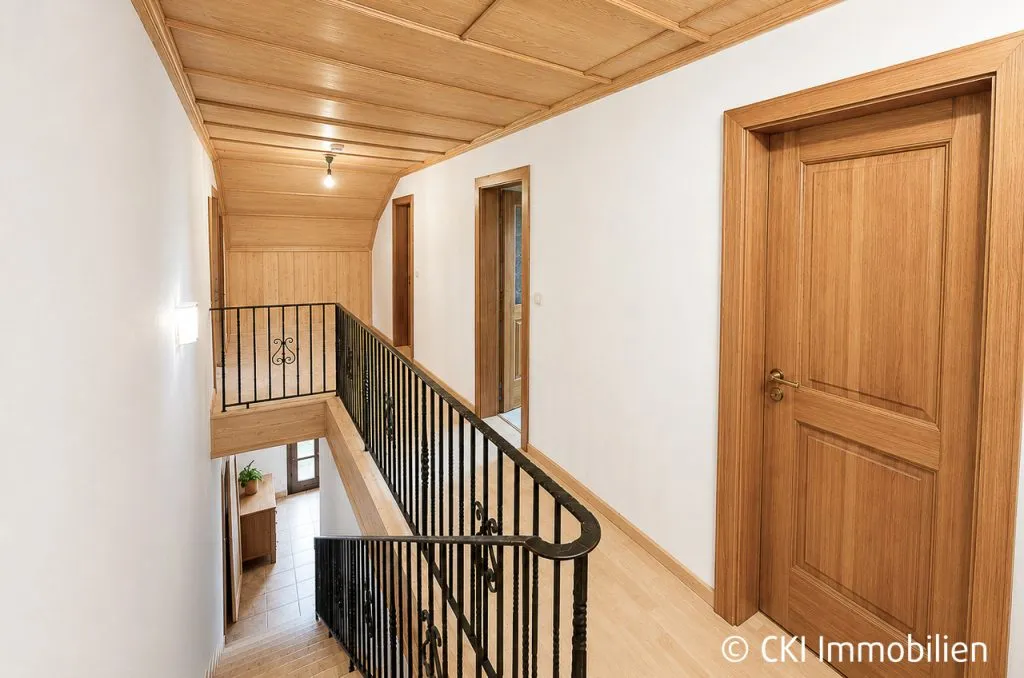Immobilienangebot - Münsing - Alle - Nähe Starnberger See! Wohnhaus mit 2 vermieteten Wohneinheiten auf großem, sonnigen Grundstück