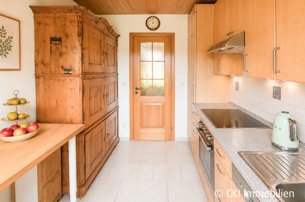 Immobilienangebot - Münsing - Alle - Nähe Starnberger See! Wohnhaus mit 2 vermieteten Wohneinheiten auf großem, sonnigen Grundstück