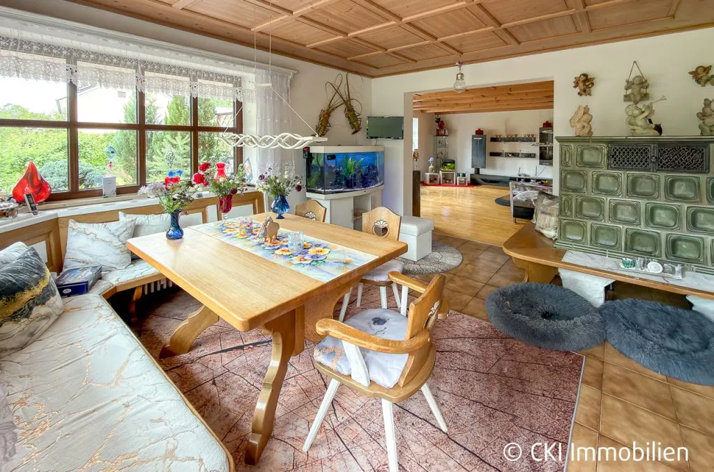 Immobilienangebot - Münsing - Alle - Nähe Starnberger See! Wohnhaus mit 2 vermieteten Wohneinheiten auf großem, sonnigen Grundstück