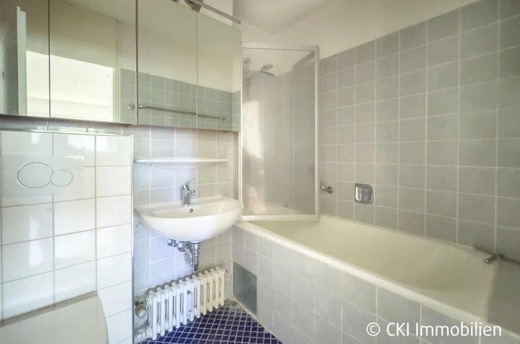 Immobilienangebot - Starnberg - Alle - Starnberg-Söcking! 
Freie 2 Zi.-ETW in ruhiger Lage
mit großem Südbalkon und Schwimmbad