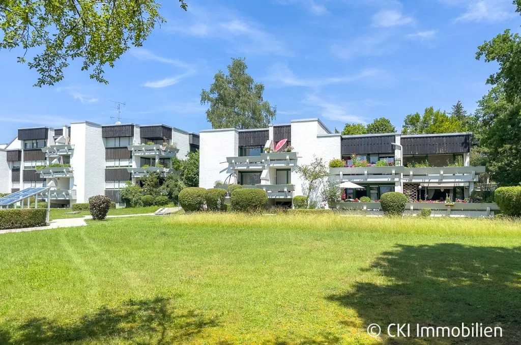 Immobilienangebot - Starnberg - Alle - Starnberg-Söcking! 
Freie 2 Zi.-ETW in ruhiger Lage
mit großem Südbalkon und Schwimmbad
