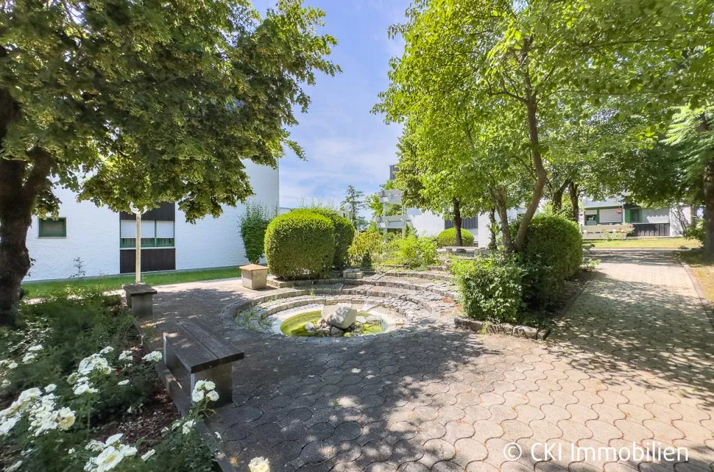 Immobilienangebot - Starnberg - Alle - Starnberg-Söcking! 
Freie 2 Zi.-ETW in ruhiger Lage
mit großem Südbalkon und Schwimmbad