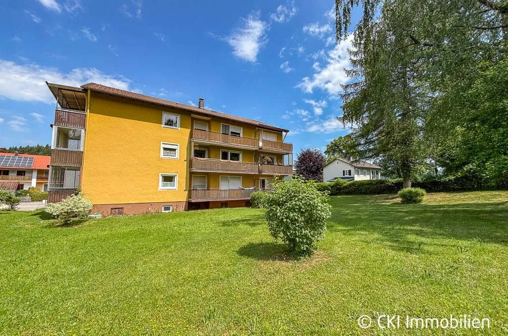 Immobilienangebot - Siegsdorf - Alle - Siegsdorf nahe Chiemsee!
Gepflegte 3-Zi.-ETW auf großzügigem Grundstück in ruhiger Anliegerstraße
