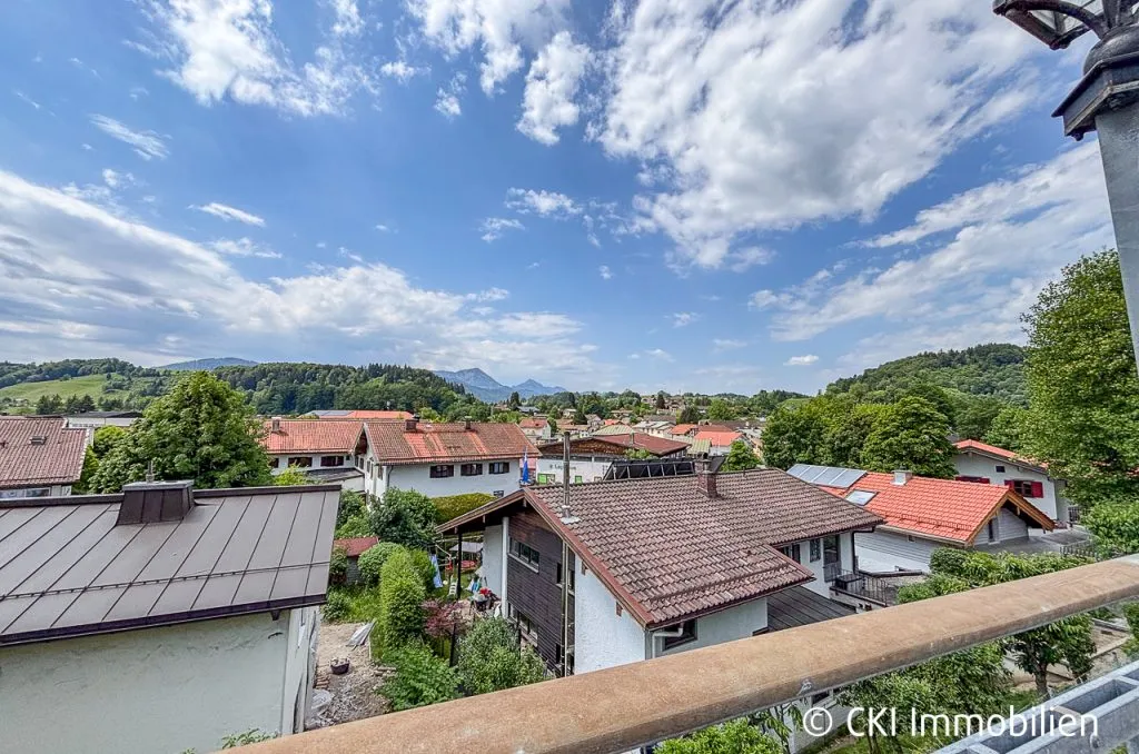 Immobilienangebot - Siegsdorf - Alle - Siegsdorf nahe Chiemsee!
Gepflegte 3-Zi.-ETW auf großzügigem Grundstück in ruhiger Anliegerstraße