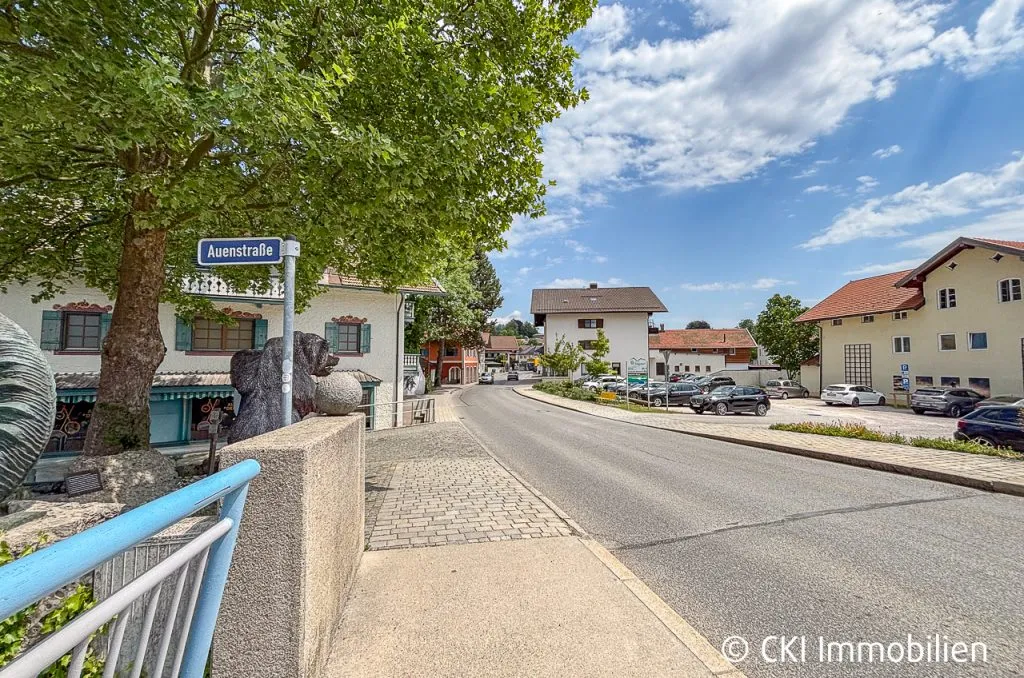 Immobilienangebot - Siegsdorf - Alle - Siegsdorf nahe Chiemsee!
Gepflegte 3-Zi.-ETW auf großzügigem Grundstück in ruhiger Anliegerstraße