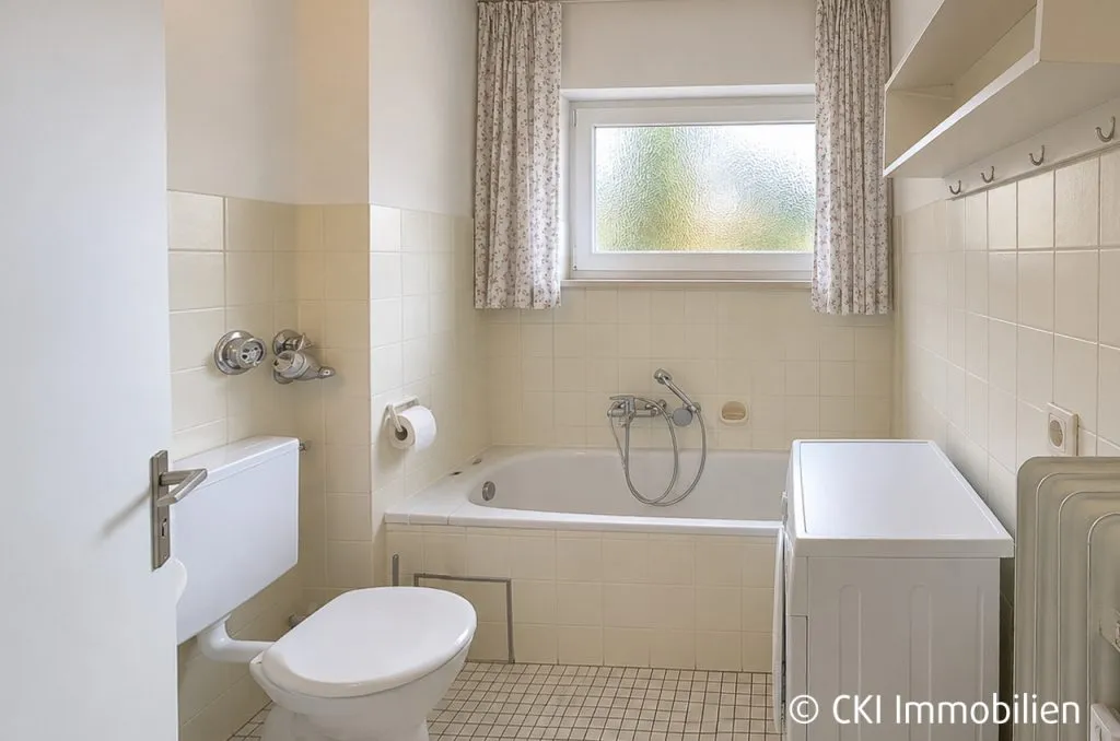 Immobilienangebot - Siegsdorf - Alle - Siegsdorf nahe Chiemsee!
Gepflegte 3-Zi.-ETW auf großzügigem Grundstück in ruhiger Anliegerstraße