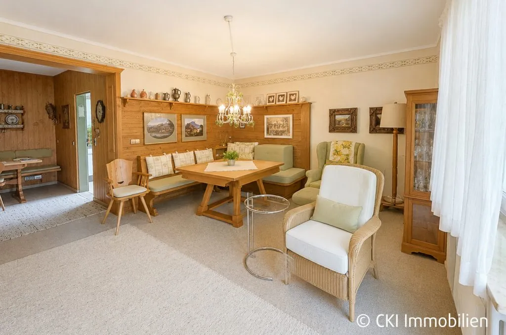 Immobilienangebot - Siegsdorf - Alle - Siegsdorf nahe Chiemsee!
Gepflegte 3-Zi.-ETW auf großzügigem Grundstück in ruhiger Anliegerstraße