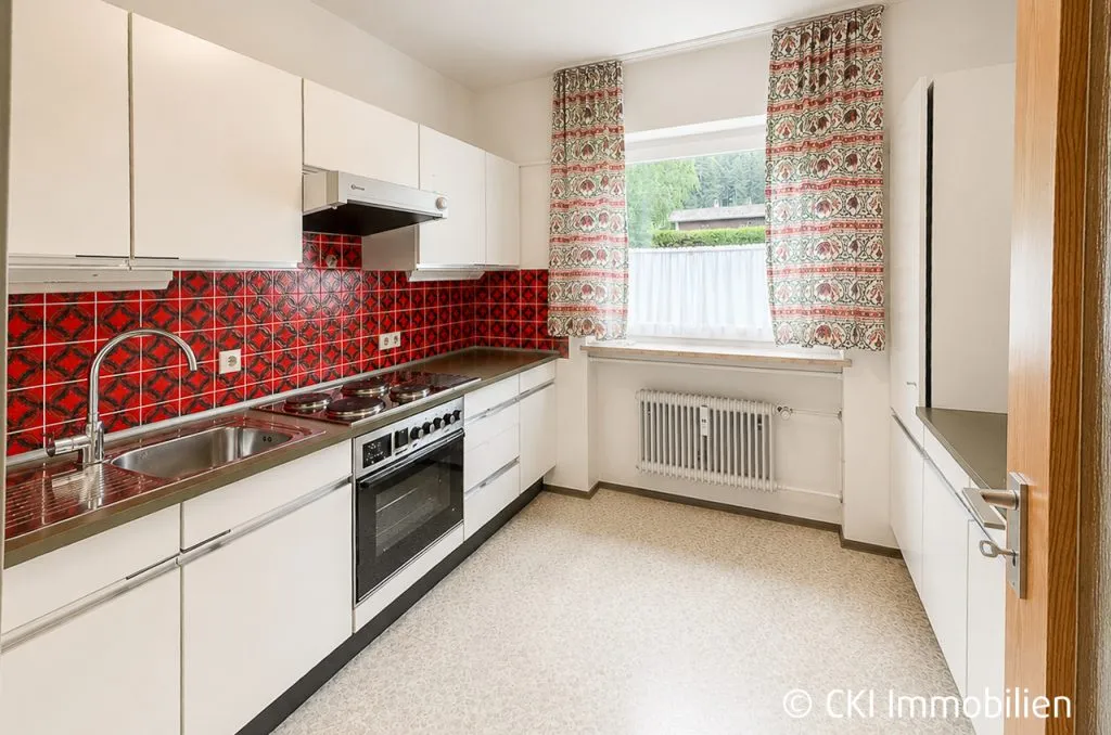 Immobilienangebot - Siegsdorf - Alle - Siegsdorf nahe Chiemsee!
Gepflegte 3-Zi.-ETW auf großzügigem Grundstück in ruhiger Anliegerstraße