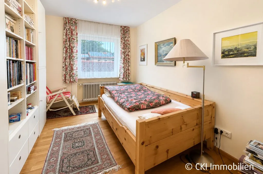Immobilienangebot - Siegsdorf - Alle - Siegsdorf nahe Chiemsee!
Gepflegte 3-Zi.-ETW auf großzügigem Grundstück in ruhiger Anliegerstraße