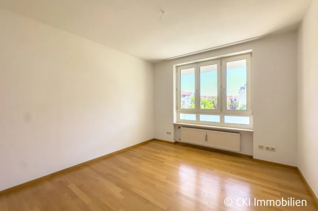 Immobilienangebot - Germering - Alle - Zentrale Lage in Germering! Freie 4 Zi.-ETW mit Südbalkon in parkähnlicher Wohnanlage