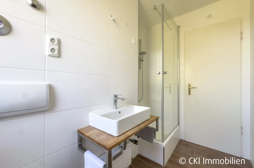Immobilienangebot - Germering - Alle - Zentrale Lage in Germering! Freie 4 Zi.-ETW mit Südbalkon in parkähnlicher Wohnanlage