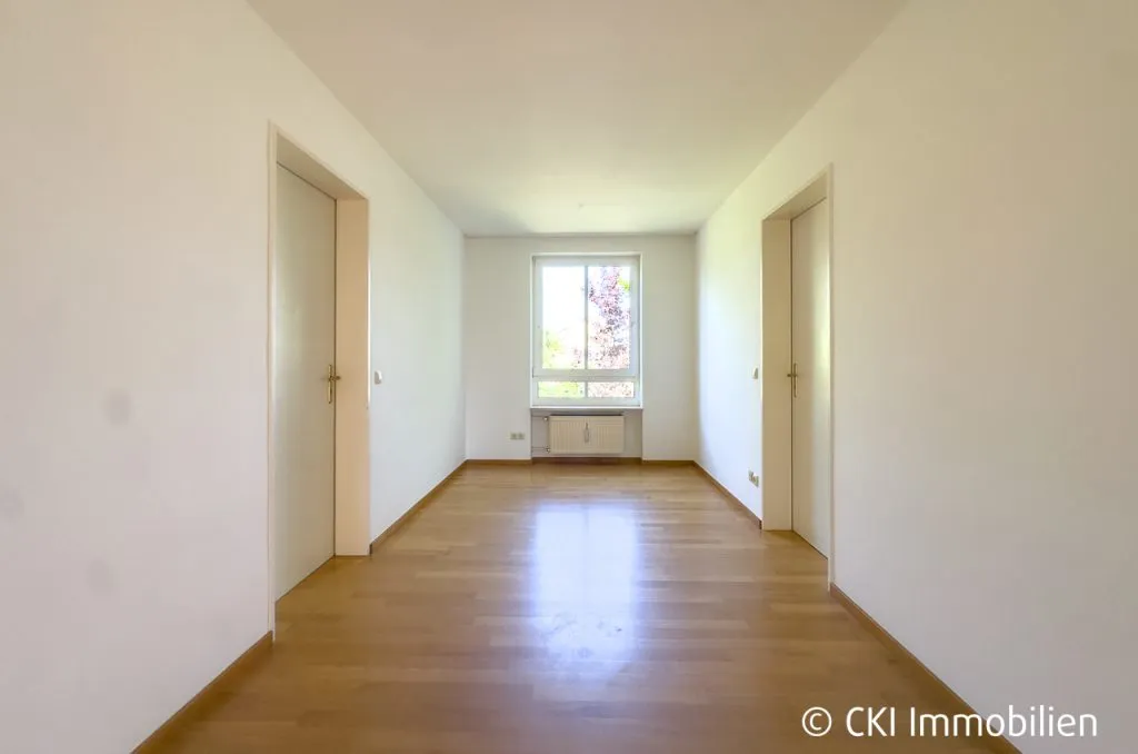 Immobilienangebot - Germering - Alle - Zentrale Lage in Germering! Freie 4 Zi.-ETW mit Südbalkon in parkähnlicher Wohnanlage