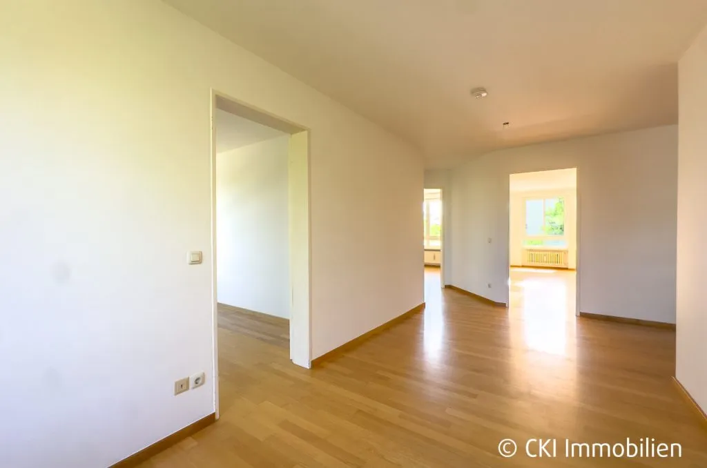 Immobilienangebot - Germering - Alle - Zentrale Lage in Germering! Freie 4 Zi.-ETW mit Südbalkon in parkähnlicher Wohnanlage