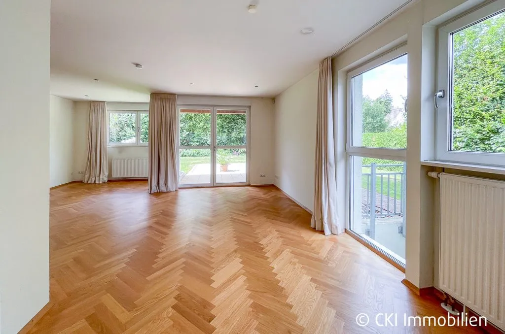 Immobilienangebot - Krailling - Alle - Krailling: Großzügige DHH mit Dachstudio, Hobbyraum & großem Grundstück – provisionsfrei für Käufer