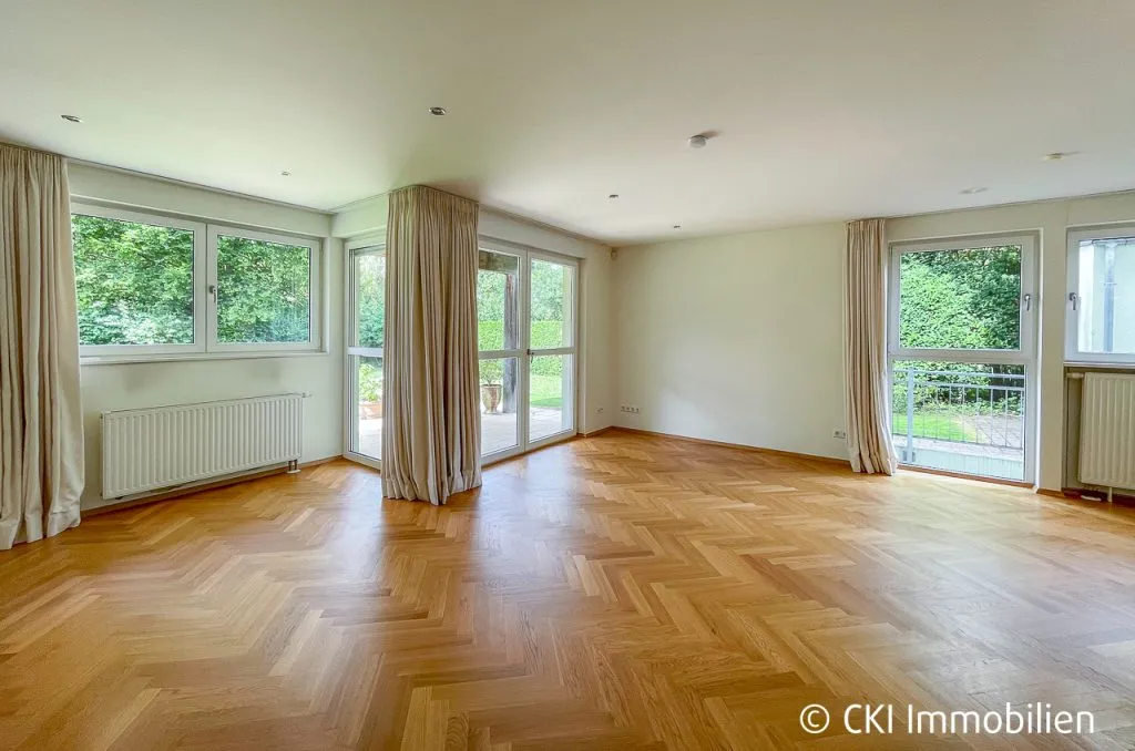 Immobilienangebot - Krailling - Alle - Krailling: Großzügige DHH mit Dachstudio, Hobbyraum & großem Grundstück – provisionsfrei für Käufer
