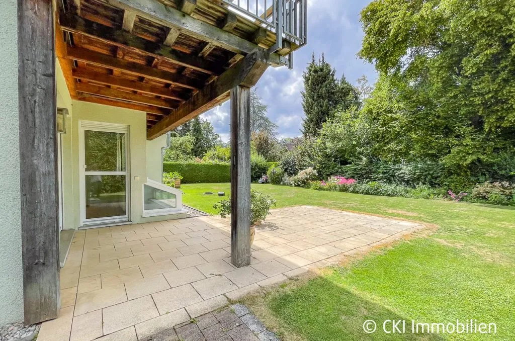 Immobilienangebot - Krailling - Alle - Krailling: Großzügige DHH mit Dachstudio, Hobbyraum & großem Grundstück – provisionsfrei für Käufer