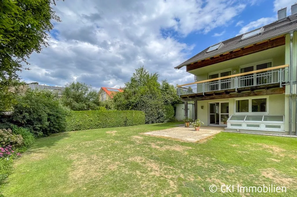 Immobilienangebot - Krailling - Alle - Krailling: Großzügige DHH mit Dachstudio, Hobbyraum & großem Grundstück – provisionsfrei für Käufer