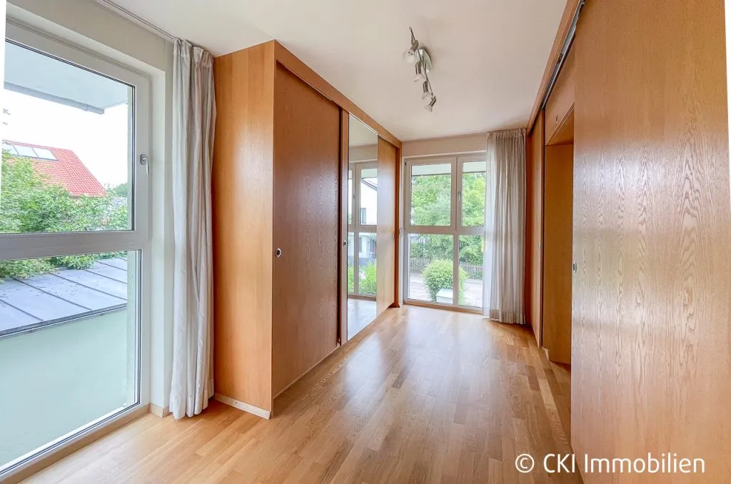 Immobilienangebot - Krailling - Alle - Krailling: Großzügige DHH mit Dachstudio, Hobbyraum & großem Grundstück – provisionsfrei für Käufer