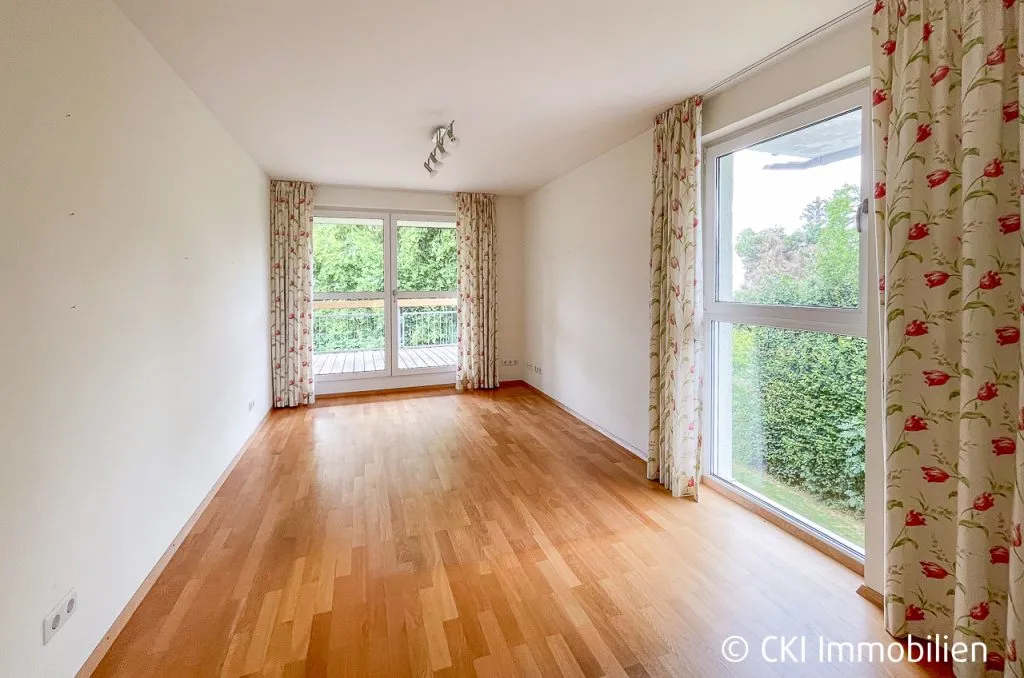 Immobilienangebot - Krailling - Alle - Krailling: Großzügige DHH mit Dachstudio, Hobbyraum & großem Grundstück – provisionsfrei für Käufer