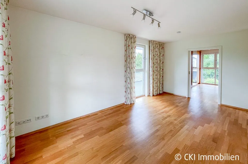 Immobilienangebot - Krailling - Alle - Krailling: Großzügige DHH mit Dachstudio, Hobbyraum & großem Grundstück – provisionsfrei für Käufer