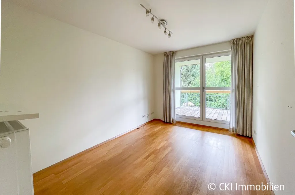 Immobilienangebot - Krailling - Alle - Krailling: Großzügige DHH mit Dachstudio, Hobbyraum & großem Grundstück – provisionsfrei für Käufer