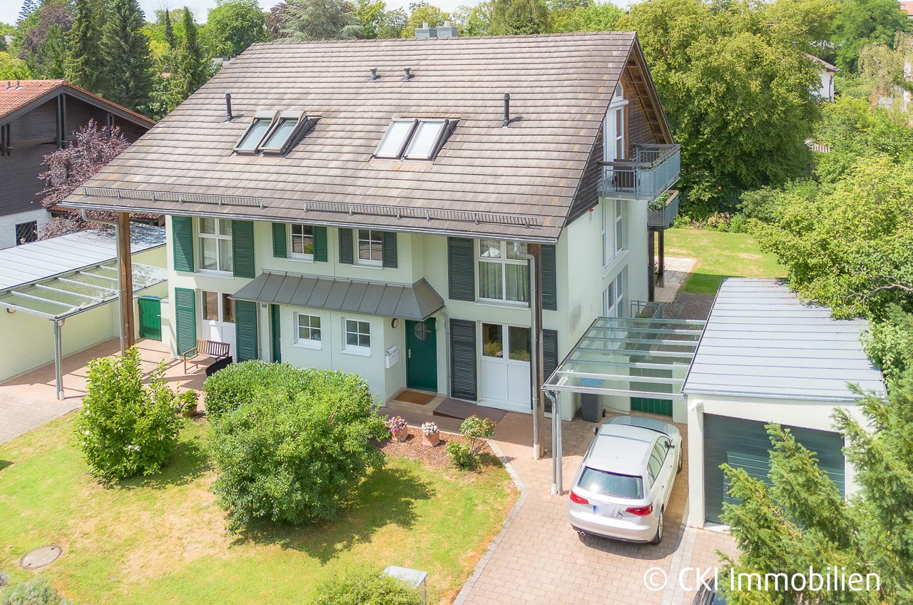 Immobilienangebot - Krailling - Alle - Krailling: Großzügige DHH mit Dachstudio, Hobbyraum & großem Grundstück – provisionsfrei für Käufer