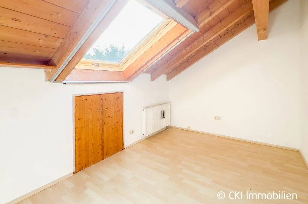 Immobilienangebot - Weßling - Alle - Ländlich Wohnen ohne Infrastruktur in Hochstadt -
4 Zi.-DG-Wohnung mit Südbalkon und freiem Blick