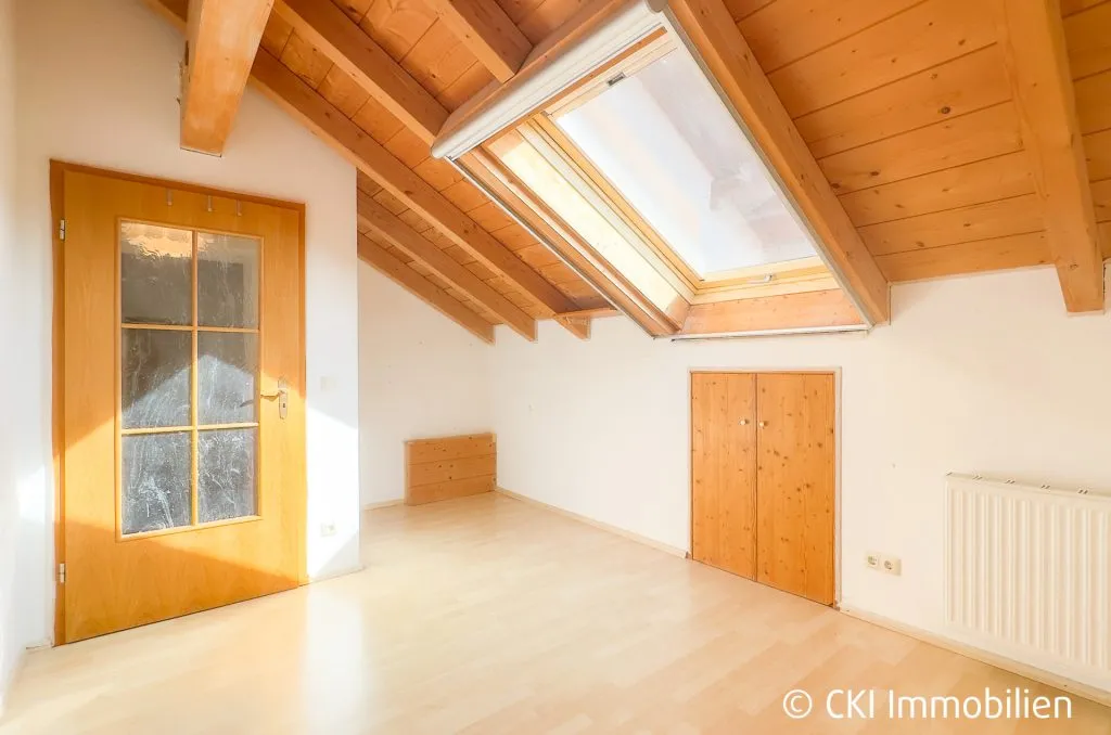 Immobilienangebot - Weßling - Alle - Ländlich Wohnen ohne Infrastruktur in Hochstadt -
4 Zi.-DG-Wohnung mit Südbalkon und freiem Blick