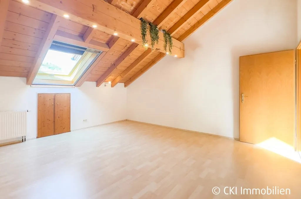 Immobilienangebot - Weßling - Alle - Ländlich Wohnen ohne Infrastruktur in Hochstadt -
4 Zi.-DG-Wohnung mit Südbalkon und freiem Blick