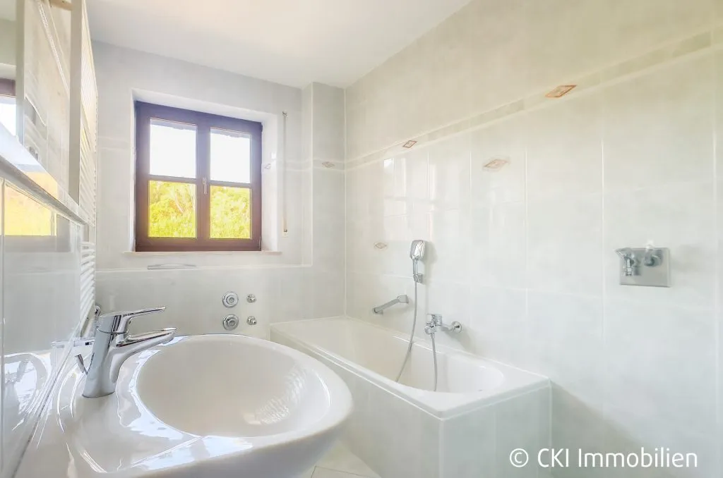 Immobilienangebot - Weßling - Alle - Ländlich Wohnen ohne Infrastruktur in Hochstadt -
4 Zi.-DG-Wohnung mit Südbalkon und freiem Blick