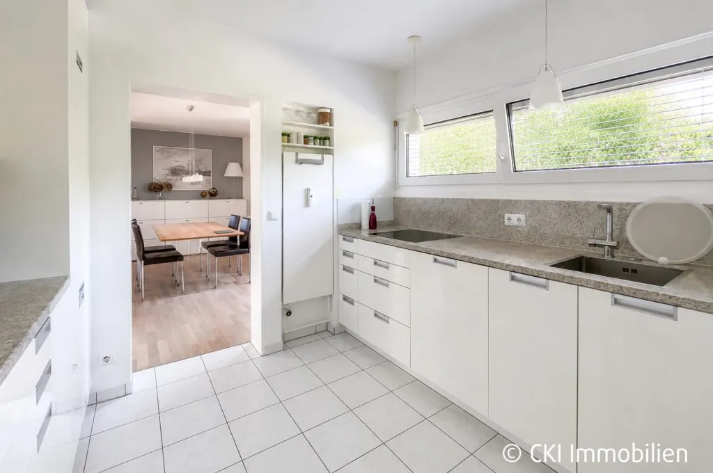 Immobilienangebot - Krailling - Alle - Provisionsfrei für Käufer!
Moderne 3 Zi.-ETW mit Südloggia in sehr ruhiger Ortsrandlage in Krailling