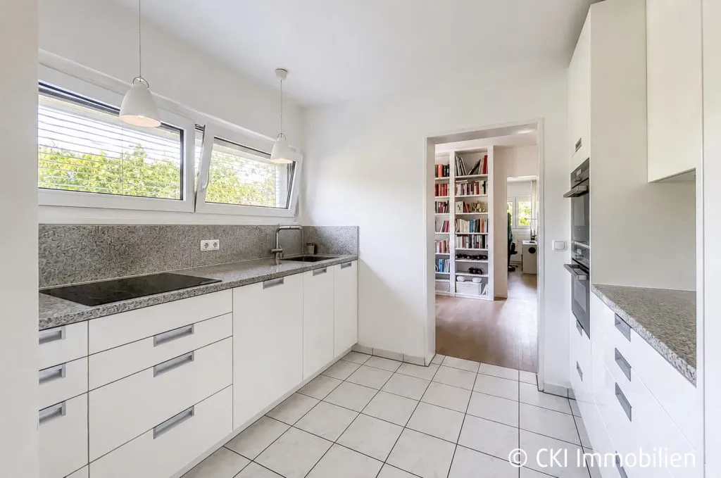 Immobilienangebot - Krailling - Alle - Provisionsfrei für Käufer!
Moderne 3 Zi.-ETW mit Südloggia in sehr ruhiger Ortsrandlage in Krailling