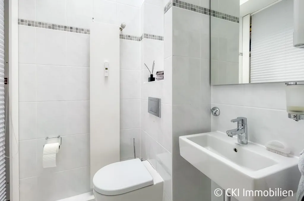 Immobilienangebot - Krailling - Alle - Provisionsfrei für Käufer!
Moderne 3 Zi.-ETW mit Südloggia in sehr ruhiger Ortsrandlage in Krailling