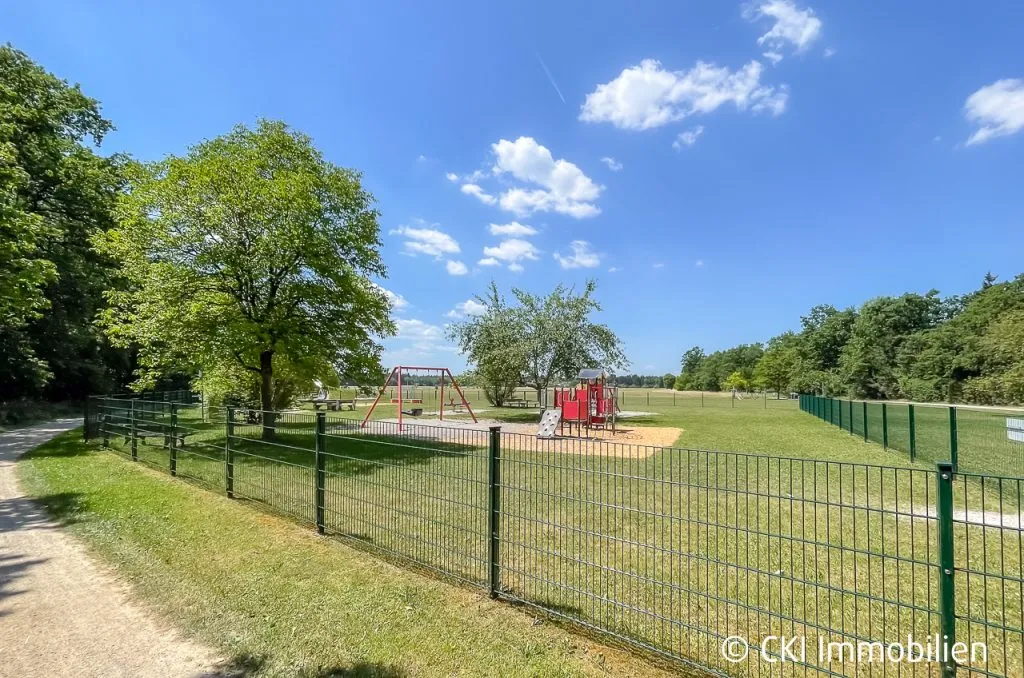 Immobilienangebot - Krailling - Alle - Provisionsfrei für Käufer!
Moderne 3 Zi.-ETW mit Südloggia in sehr ruhiger Ortsrandlage in Krailling