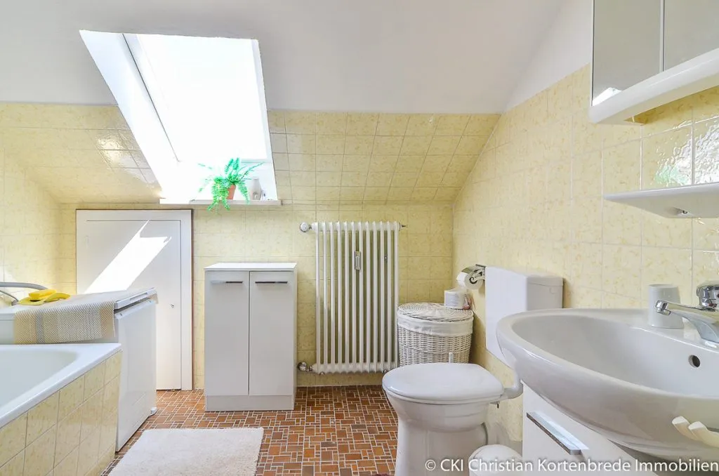 Immobilienangebot - Puchheim - Alle - Wochenendheimfahrer gesucht! Möblierte 2,5 Zi.-DG-Wohnung in Puchheim