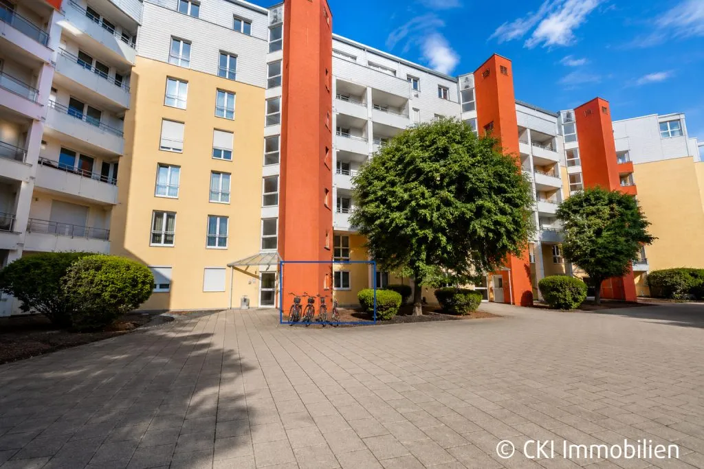 Immobilienangebot - München - Alle - Charmante 2-Zi.-Gartenwohnung mit Terrasse in München-Hadern – ruhig gelegen & nur 600 Meter zur U6!