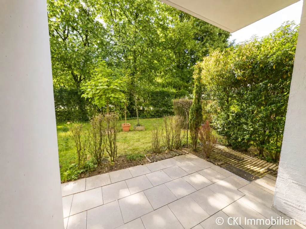 Immobilienangebot - München - Alle - Charmante 2-Zi.-Gartenwohnung mit Terrasse in München-Hadern – ruhig gelegen & nur 600 Meter zur U6!