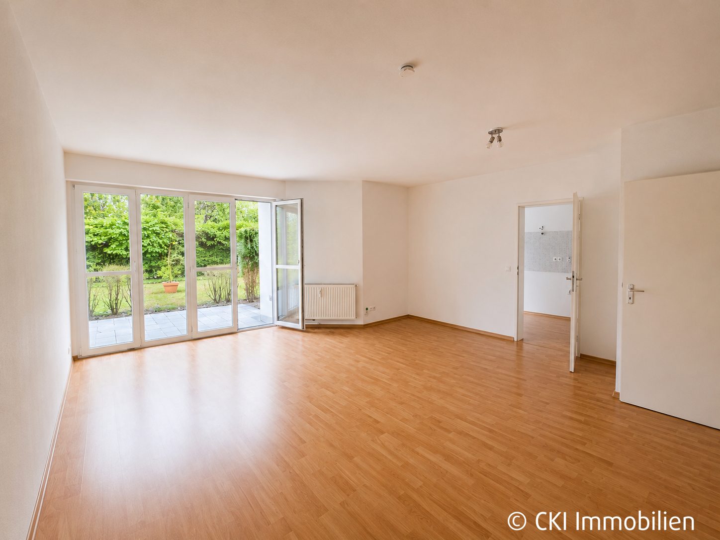 Immobilienangebot - München - Alle - Charmante 2-Zi.-Gartenwohnung mit Terrasse in München-Hadern – ruhig gelegen & nur 600 Meter zur U6!