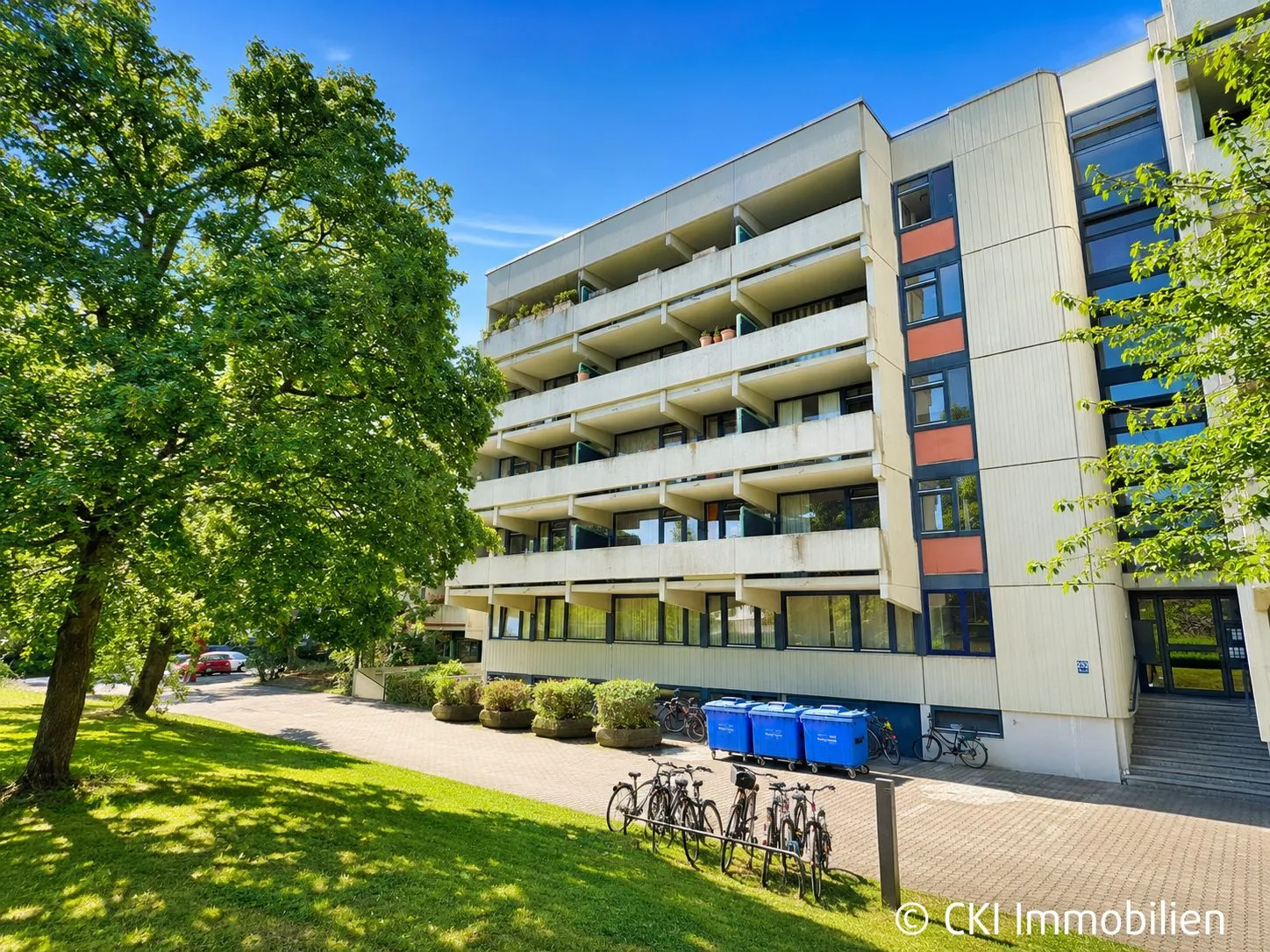 Immobilienangebot - München - Alle - 3 Zi.-ETW mit 2 Balkonen und 
viel Potenzial in Mü.-Sendling!