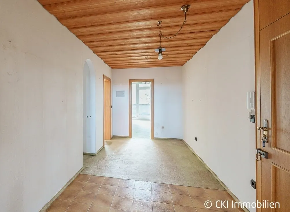 Immobilienangebot - München - Alle - 3 Zi.-ETW mit 2 Balkonen und 
viel Potenzial in Mü.-Sendling!