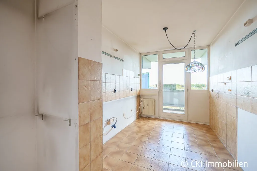 Immobilienangebot - München - Alle - 3 Zi.-ETW mit 2 Balkonen und 
viel Potenzial in Mü.-Sendling!