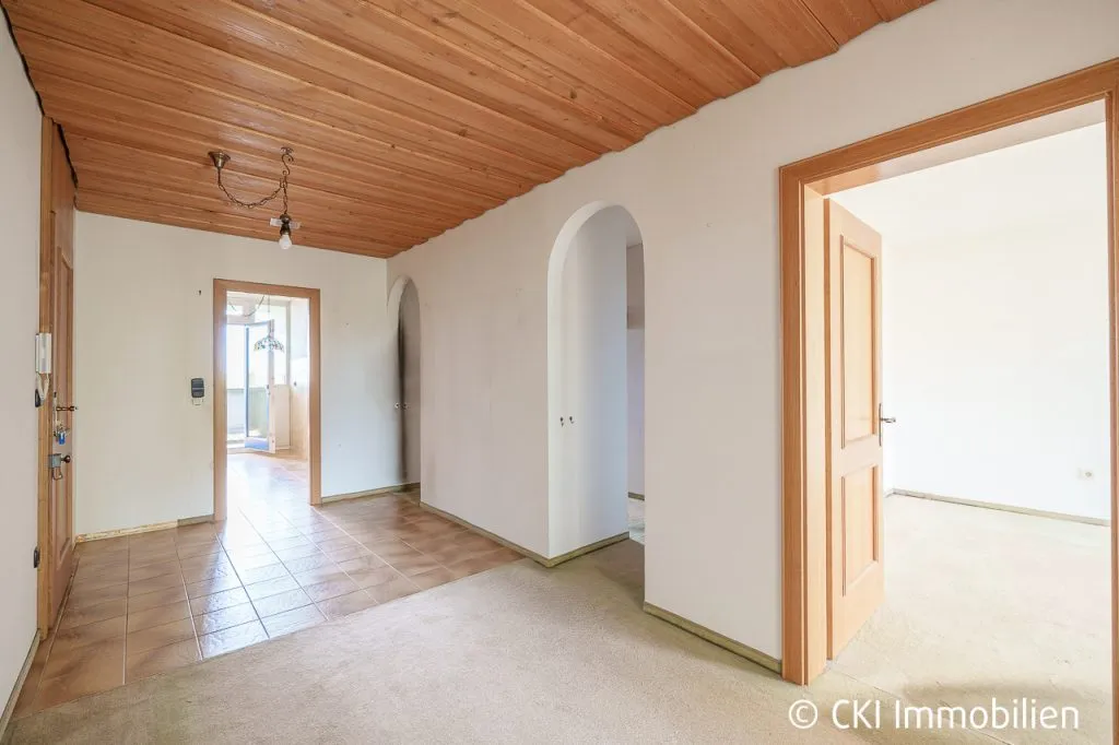 Immobilienangebot - München - Alle - 3 Zi.-ETW mit 2 Balkonen und 
viel Potenzial in Mü.-Sendling!