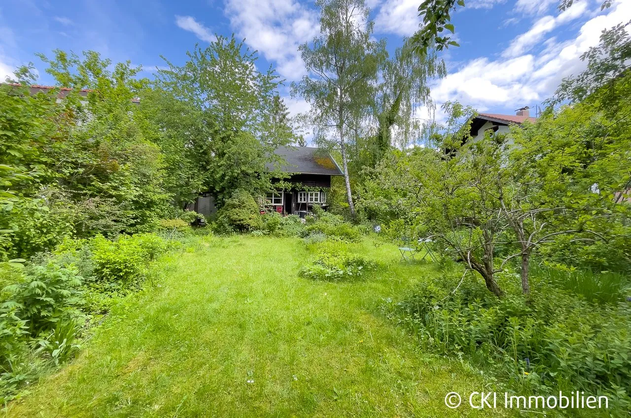 Immobilienangebot - Krailling - Grundstücke - Krailling im Würmtal
Sonniges Grundstück mit idyllischem Isartaler Holzhaus und gutem Baurecht